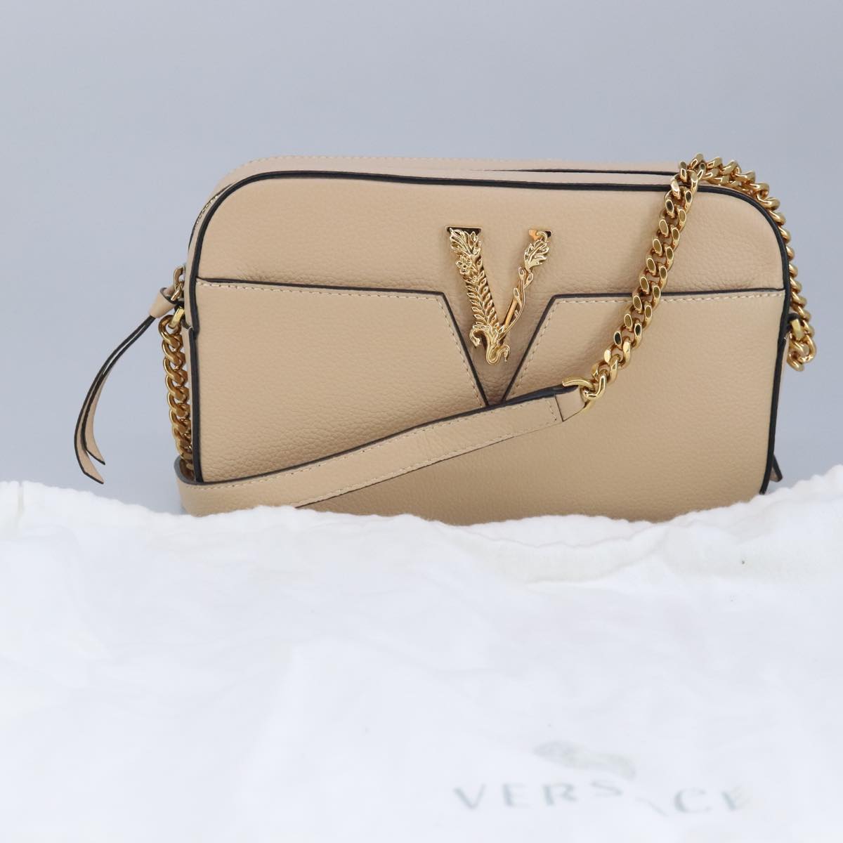 VERSACE Chain Shoulder Bag Leather Beige Gold Auth 99387