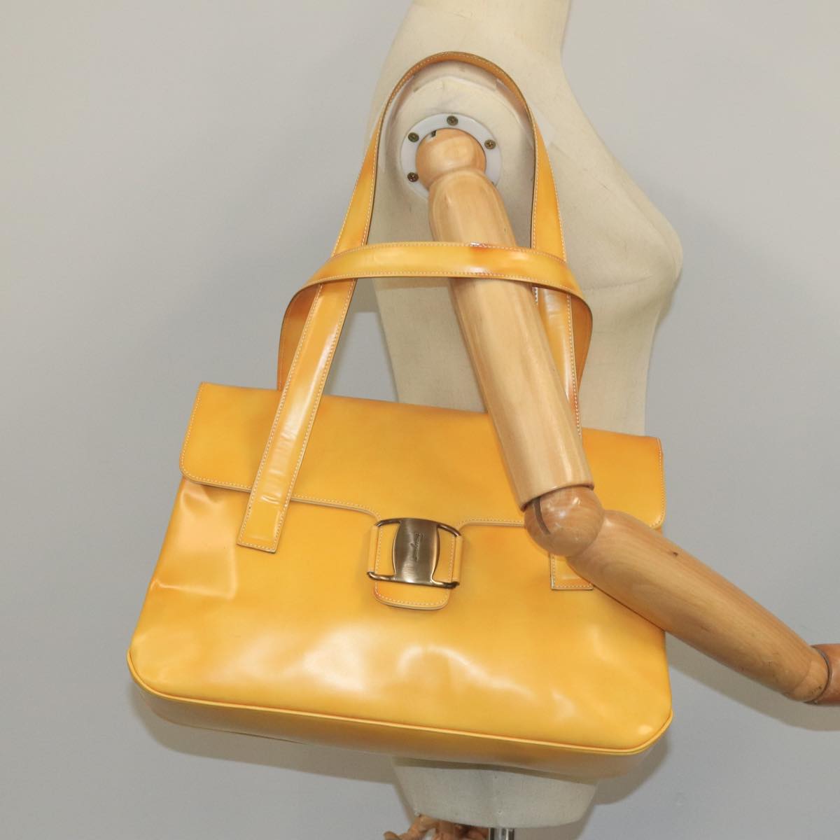 Salvatore Ferragamo Shoulder Bag Leather Yellow Auth 99420