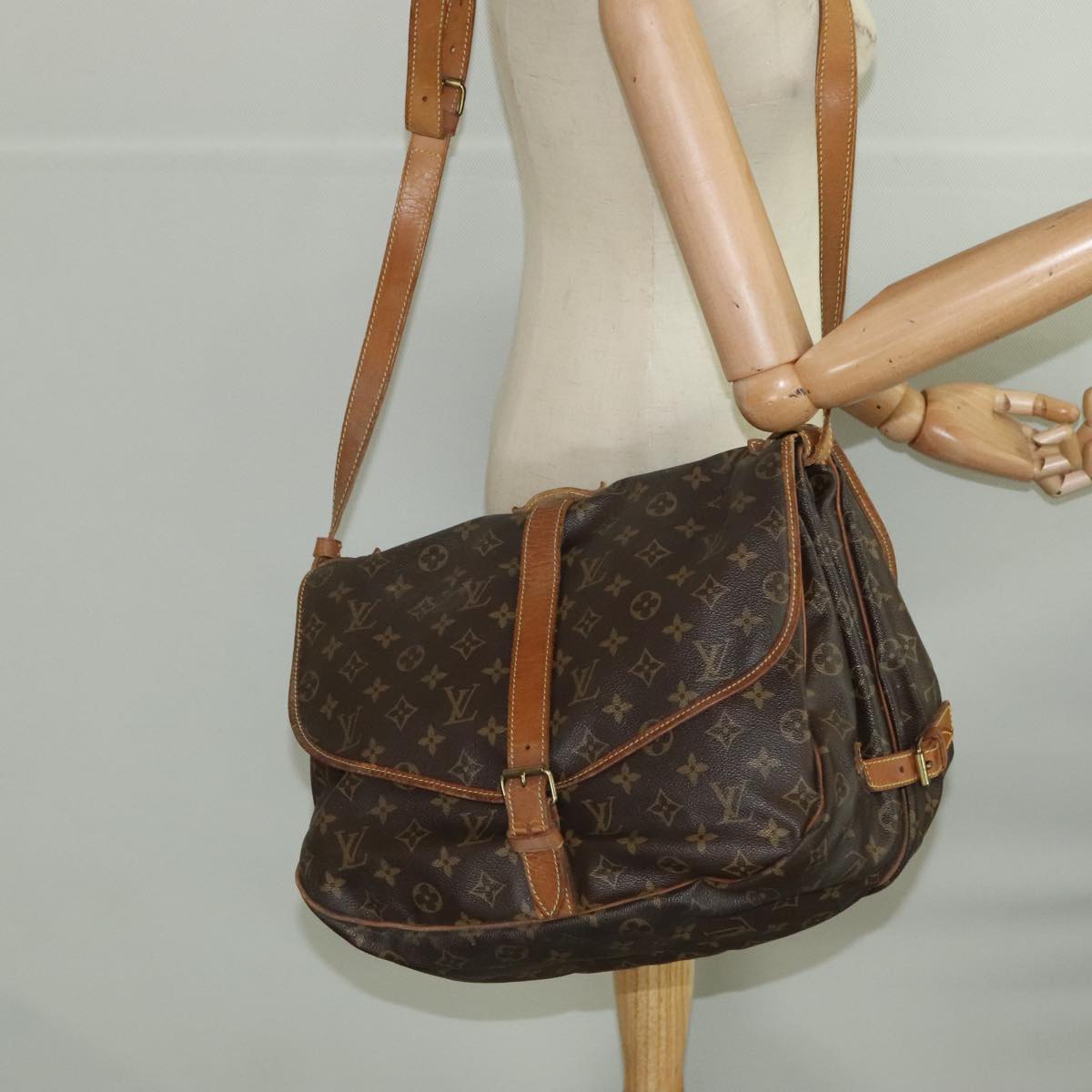 LOUIS VUITTON Monogram Saumur 35 Shoulder Bag M42254 LV Auth 99594