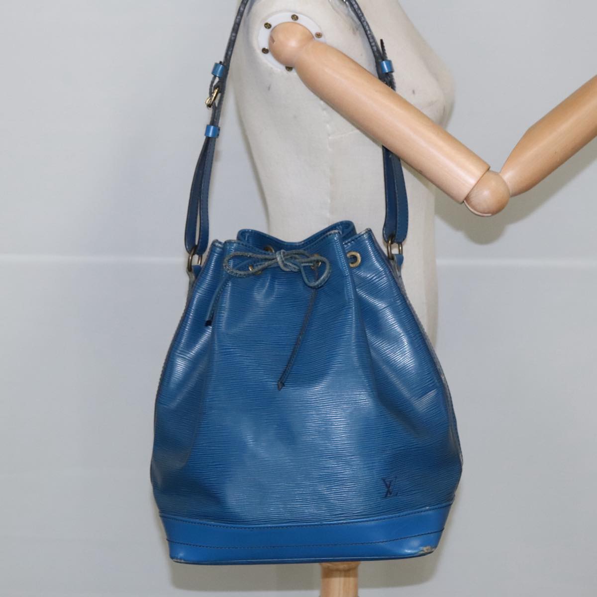 LOUIS VUITTON Epi Noe Shoulder Bag Toledo Blue M44005 LV Auth 99611