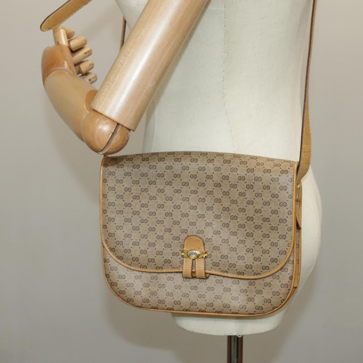 GUCCI Micro GG Supreme Shoulder Bag PVC Beige Gold Auth 99672