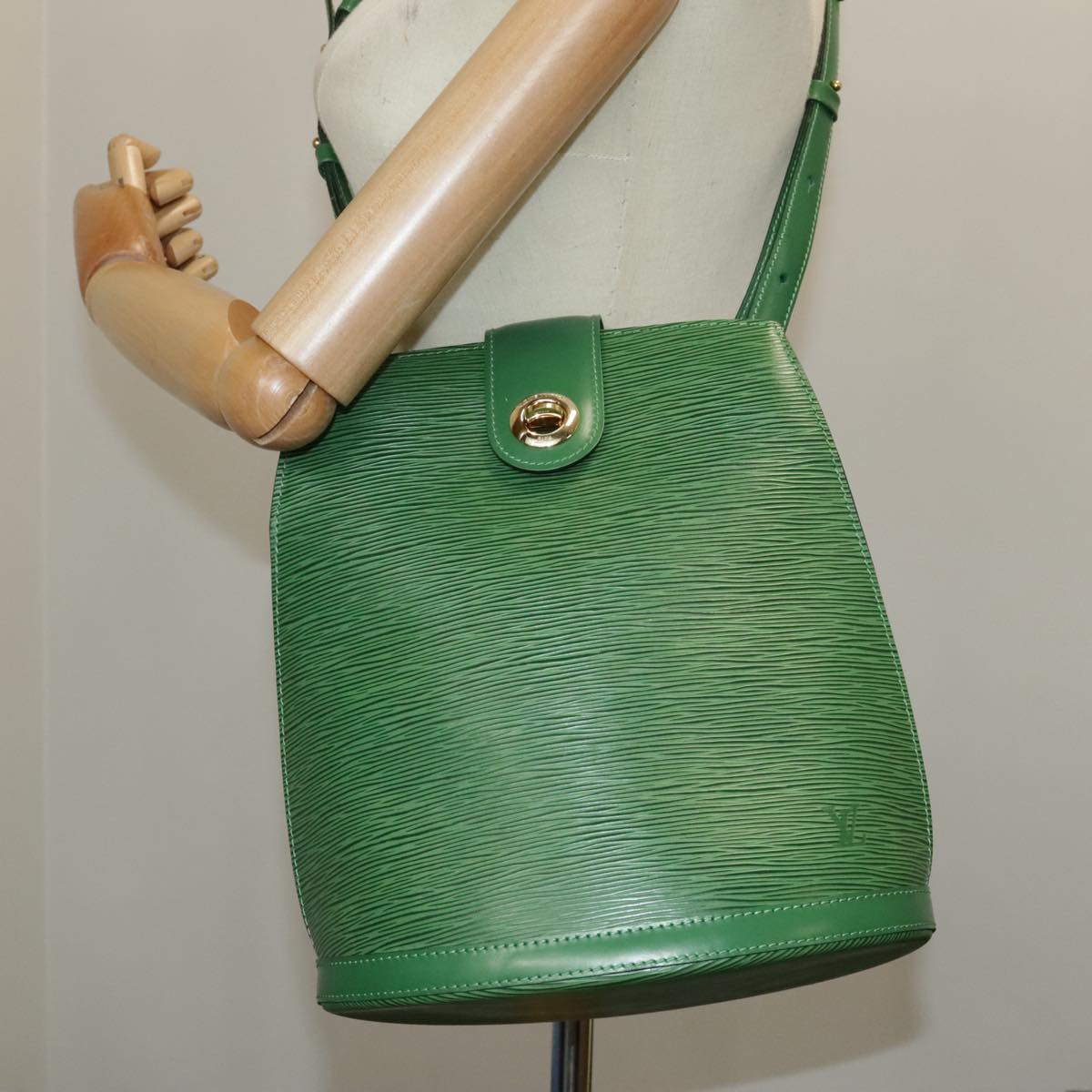 LOUIS VUITTON Epi Cluny Shoulder Bag Green M52254 LV Auth 99806