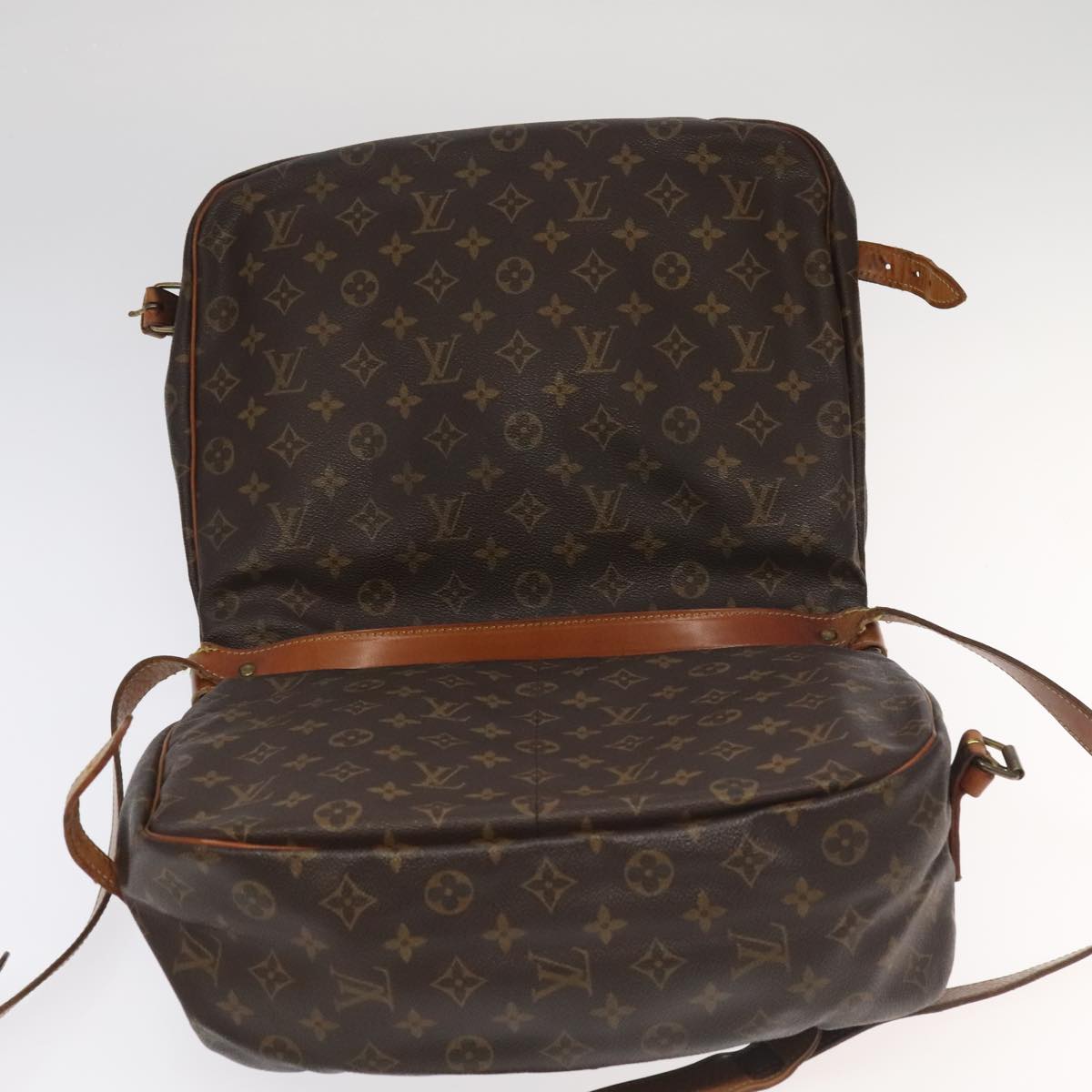 LOUIS VUITTON Monogram Saumur 35 Shoulder Bag M42254 LV Auth 99868