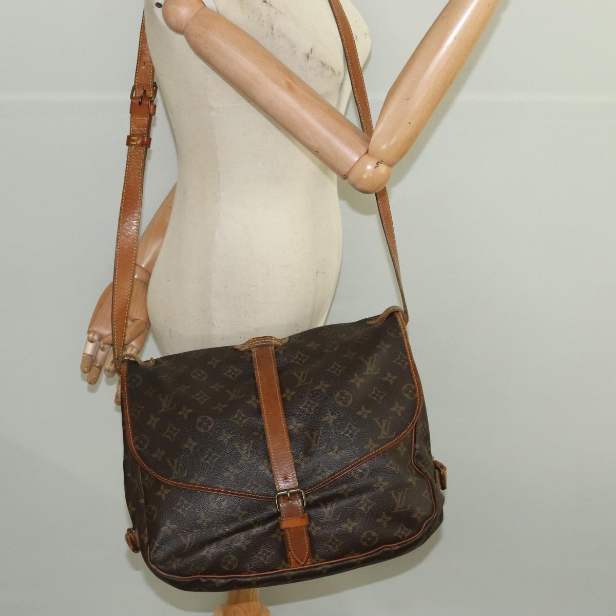 LOUIS VUITTON Monogram Saumur 35 Shoulder Bag M42254 LV Auth 99868