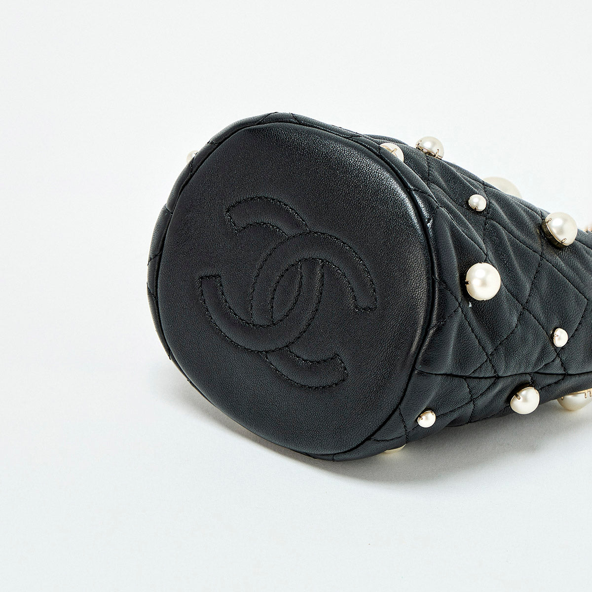 CHANEL Matelasse ChainPouch 2021 Shoulder Bag Black Gold Lamb Skin Auth