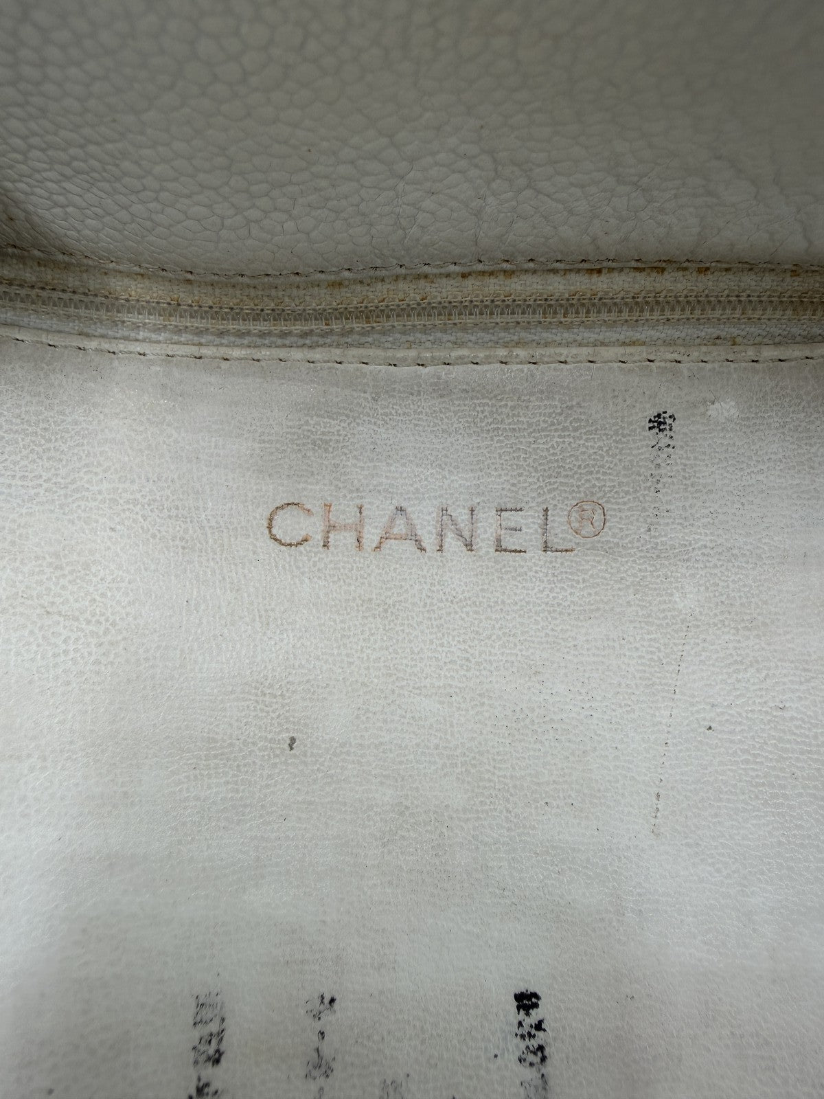 CHANEL Chain Shoulder Bag Caviar Skin White Silver CC Auth BA6376