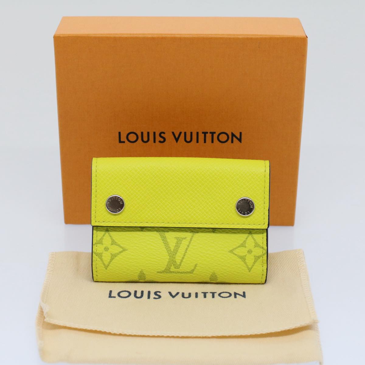 LOUIS VUITTON Taigalama Discovery Compact Wallet Jaune M67629 LV Auth ac2214