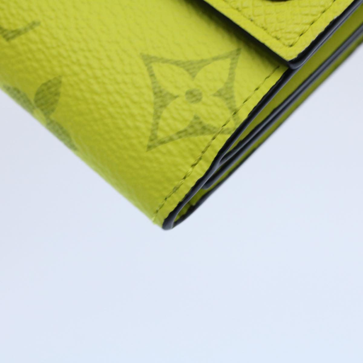 LOUIS VUITTON Taigalama Discovery Compact Wallet Jaune M67629 LV Auth ac2214