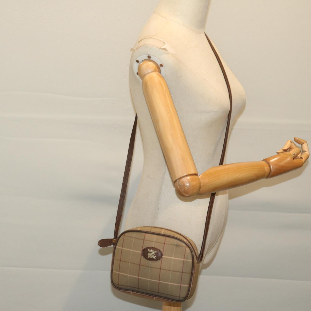 Burberrys Nova Check Shoulder Bag Canvas Beige Auth ac2837