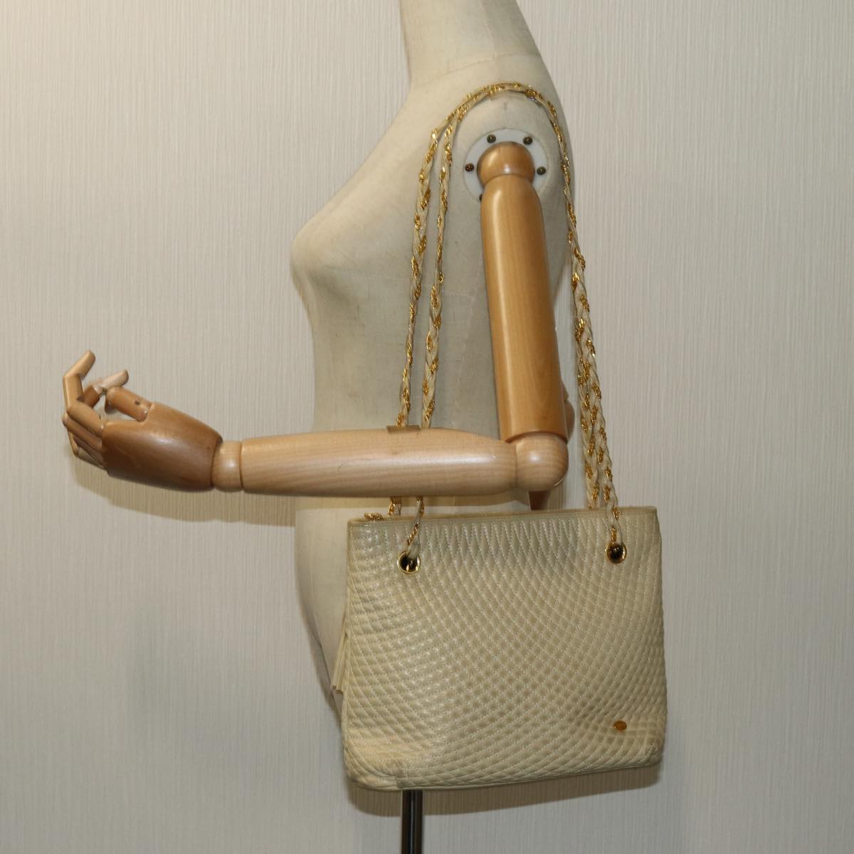 BALLY Quilted Chain Shoulder Bag Leather Beige Auth ac2905