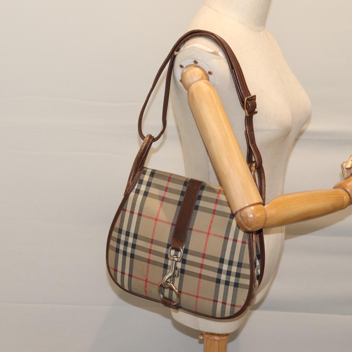 Burberrys Nova Check Shoulder Bag Canvas Beige Auth ac2925