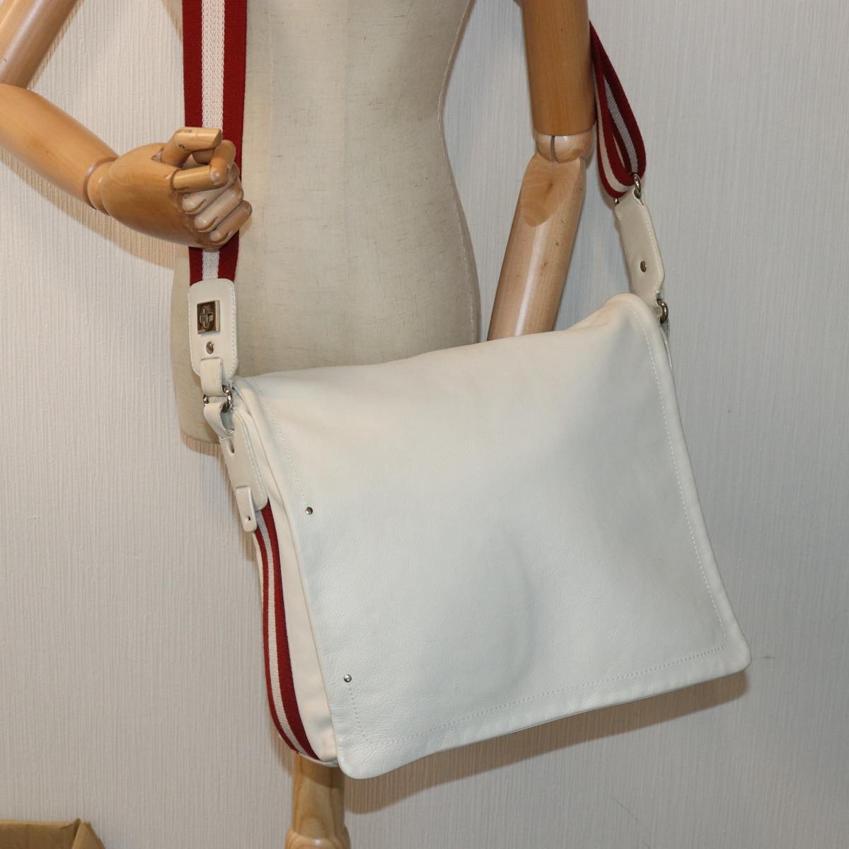 BALLY Shoulder Bag Leather White Silver Auth ac3189