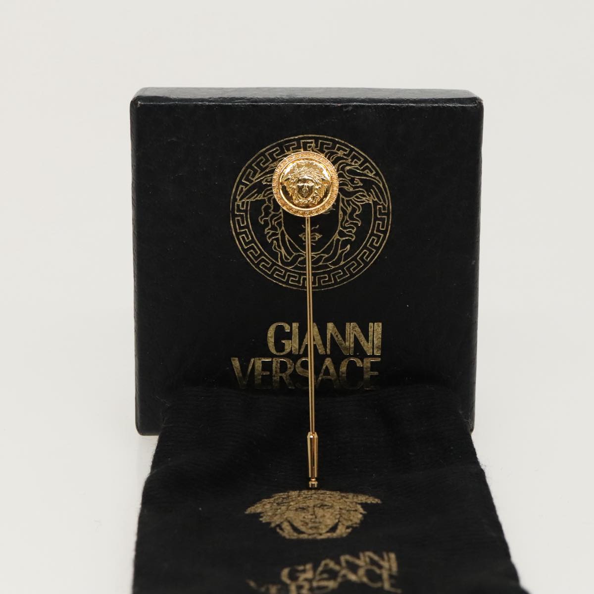 Gianni Versace Brooch metal Gold Auth ac3343