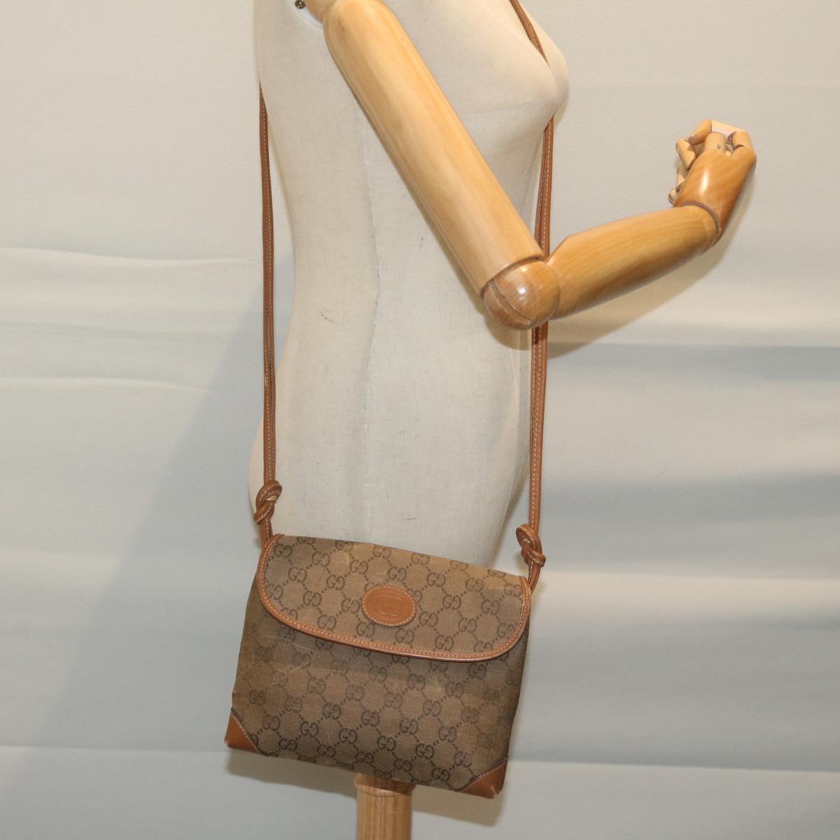 GUCCI GG Canvas Shoulder Bag Beige Auth ai697