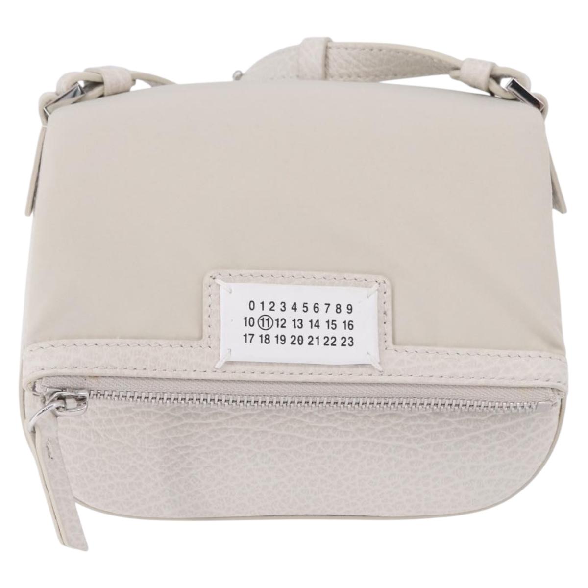 Maison Margiela Shoulder Bag Leather White Silver Auth am12334M