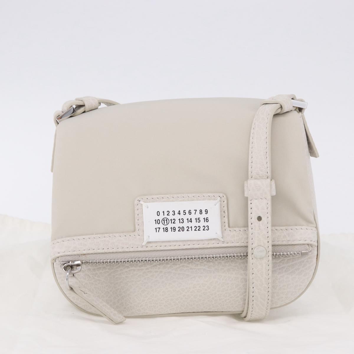 Maison Margiela Shoulder Bag Leather White Silver Auth am12334M