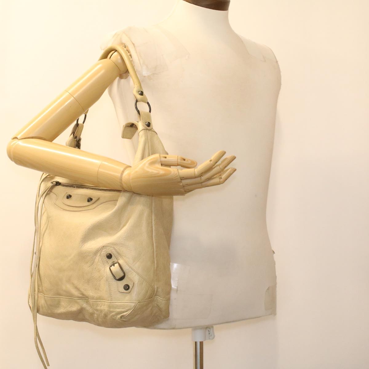 BALENCIAGA Classic Day Shoulder Bag Leather Beige Auth am3941