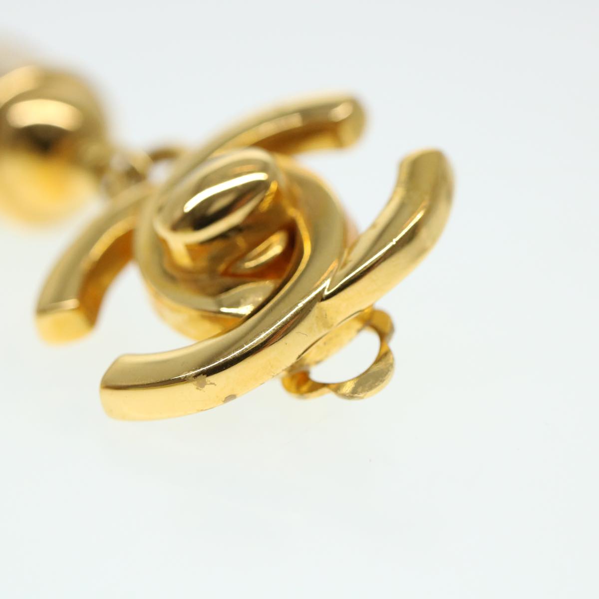 CHANEL Swing Earring Gold Tone CC Auth am4050