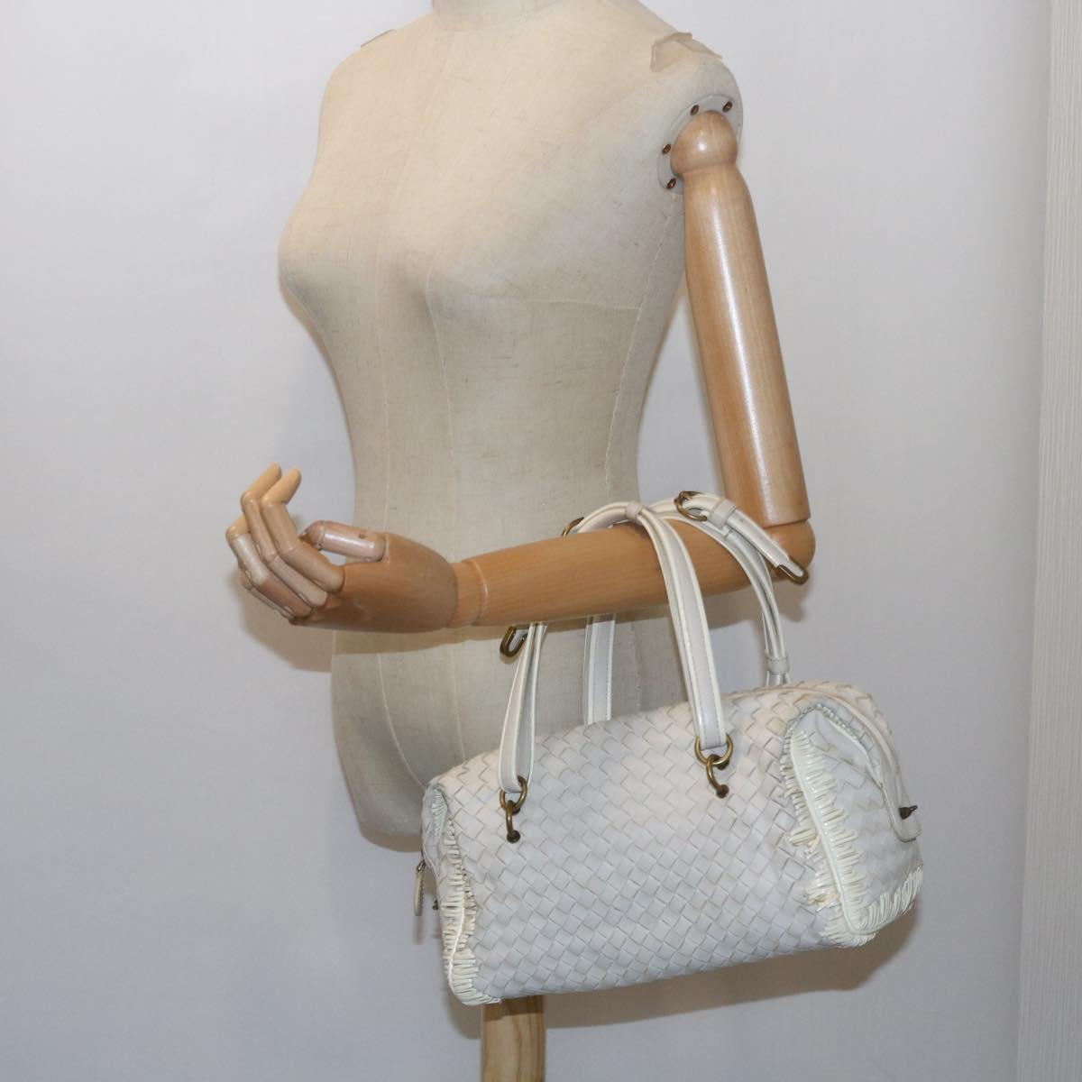 BOTTEGAVENETA INTRECCIATO Shoulder Bag Leather White Auth am5256