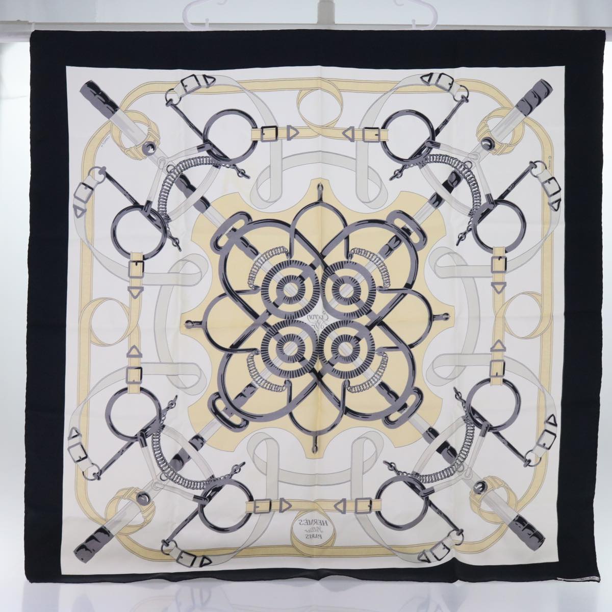 HERMES Carre 90 Eperon d’Or Scarf Silk Black White Auth am5304