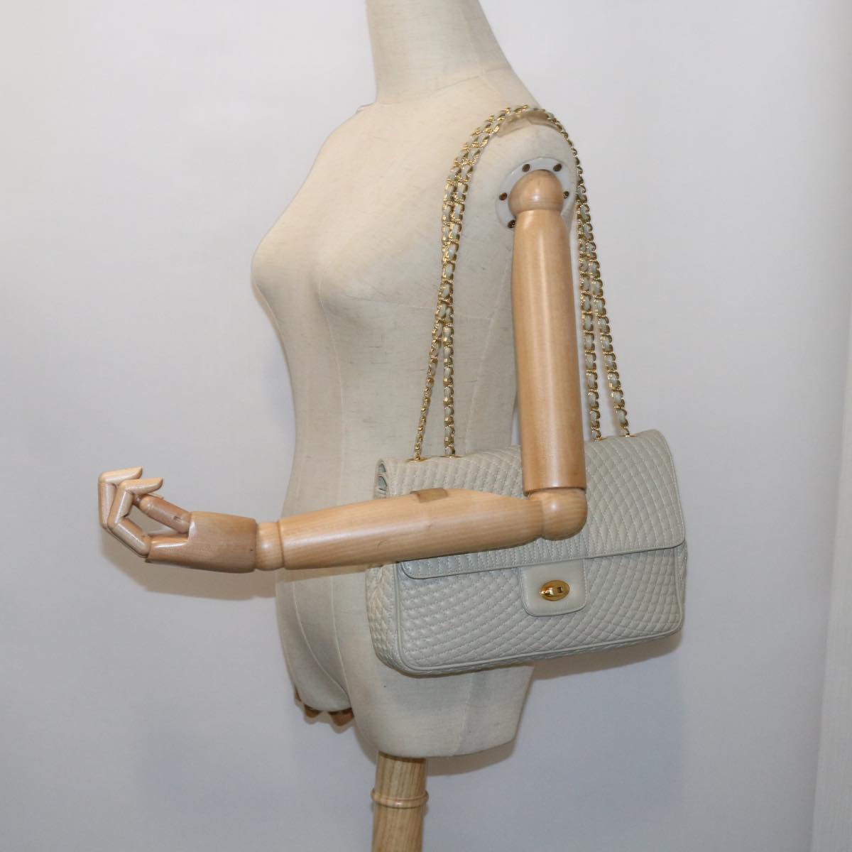 BALLY Chain Quilted Shoulder Bag Leather Beige Auth am5593