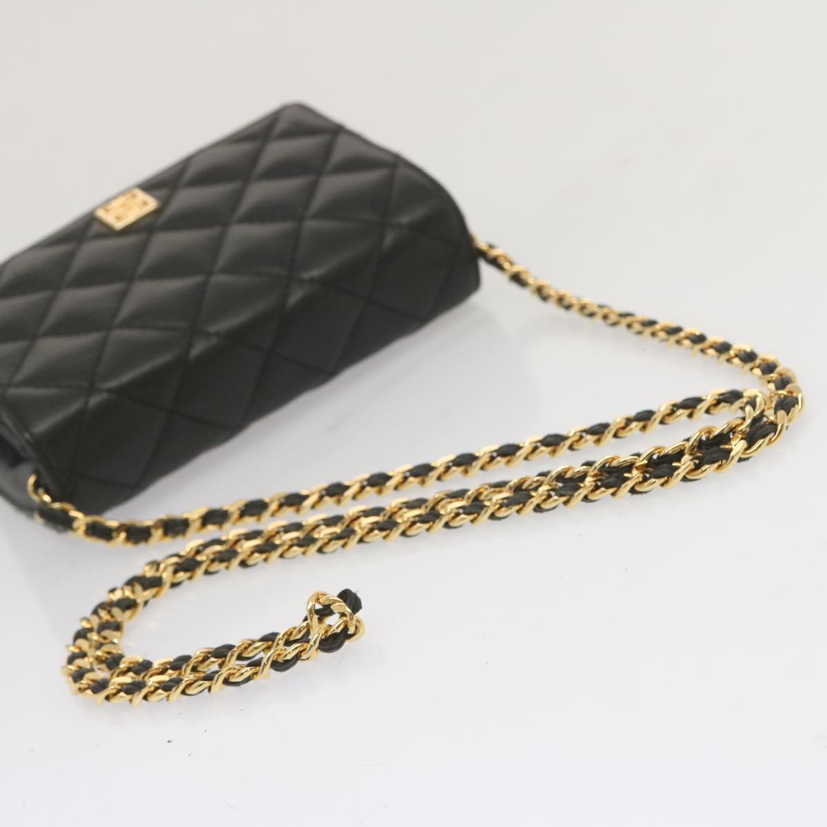 GIVENCHY Quilted Chain Shoulder Bag Leather Black Auth am5981