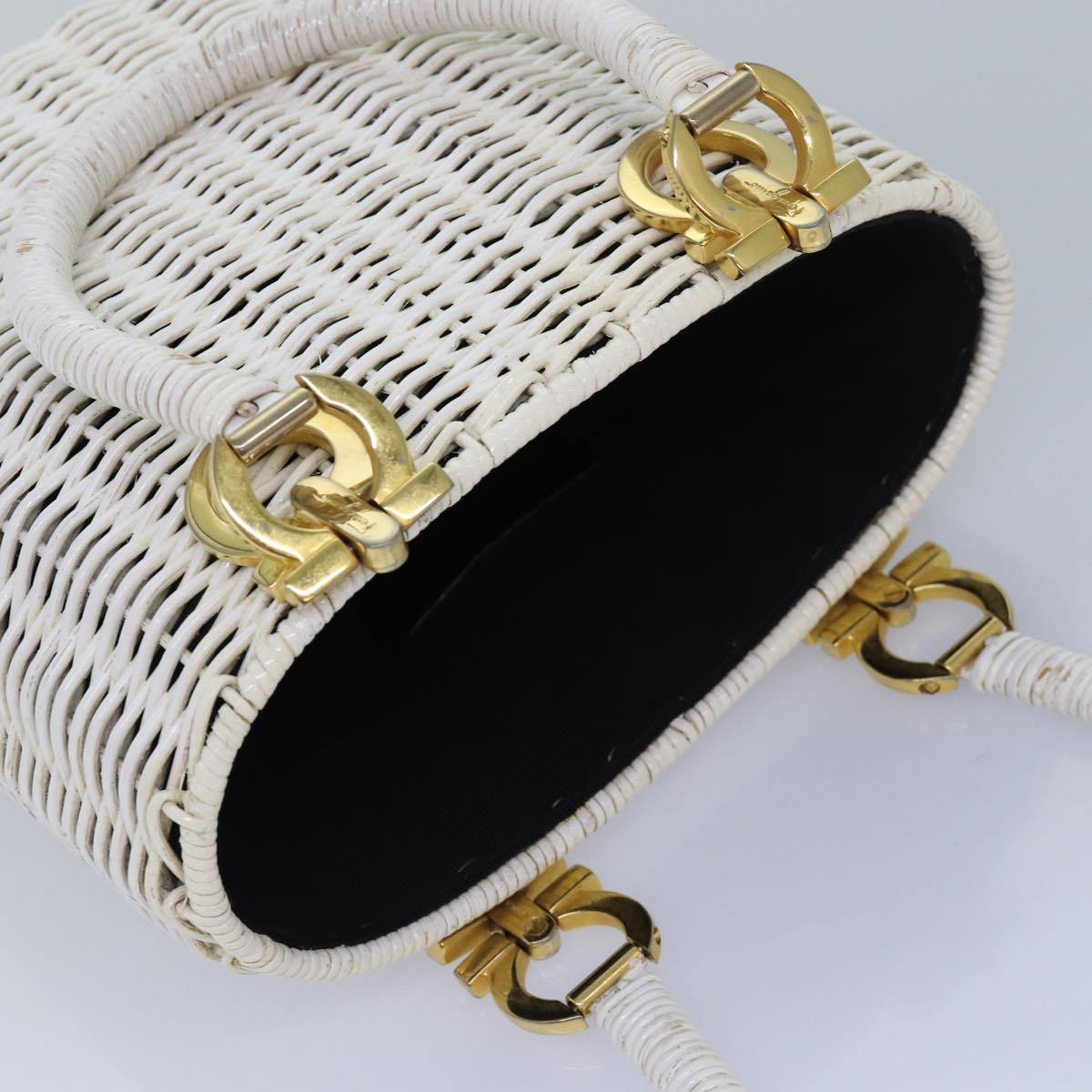 Salvatore Ferragamo Gancini Basket bag Hand Bag Straw White Auth am6527