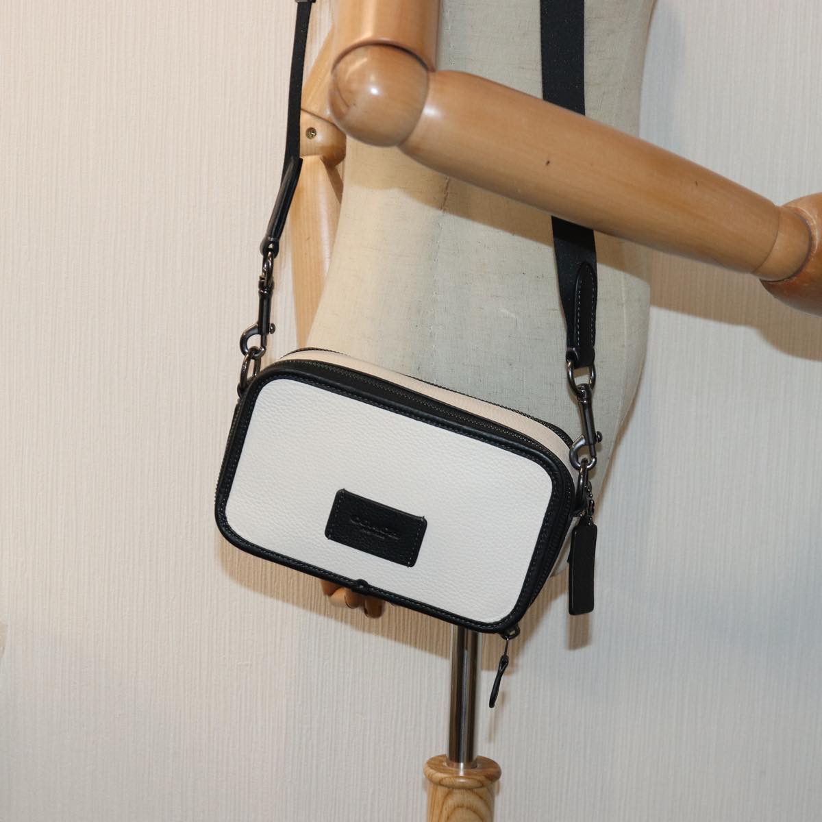 Coach Shoulder Bag Leather White Black Auth am6739