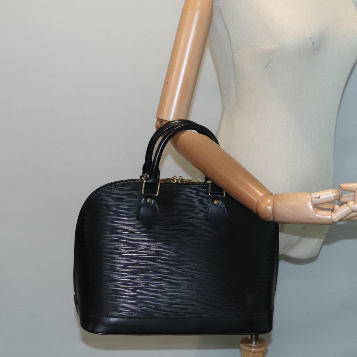 LOUIS VUITTON Epi Alma Hand Bag Black M52142 LV Auth am6836A