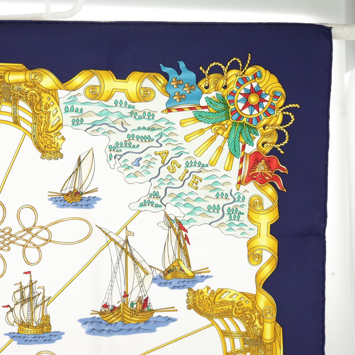 HERMES Carre 90 Scarf ""VOILES DE LUMIRE"" Silk Navy White Auth am7163