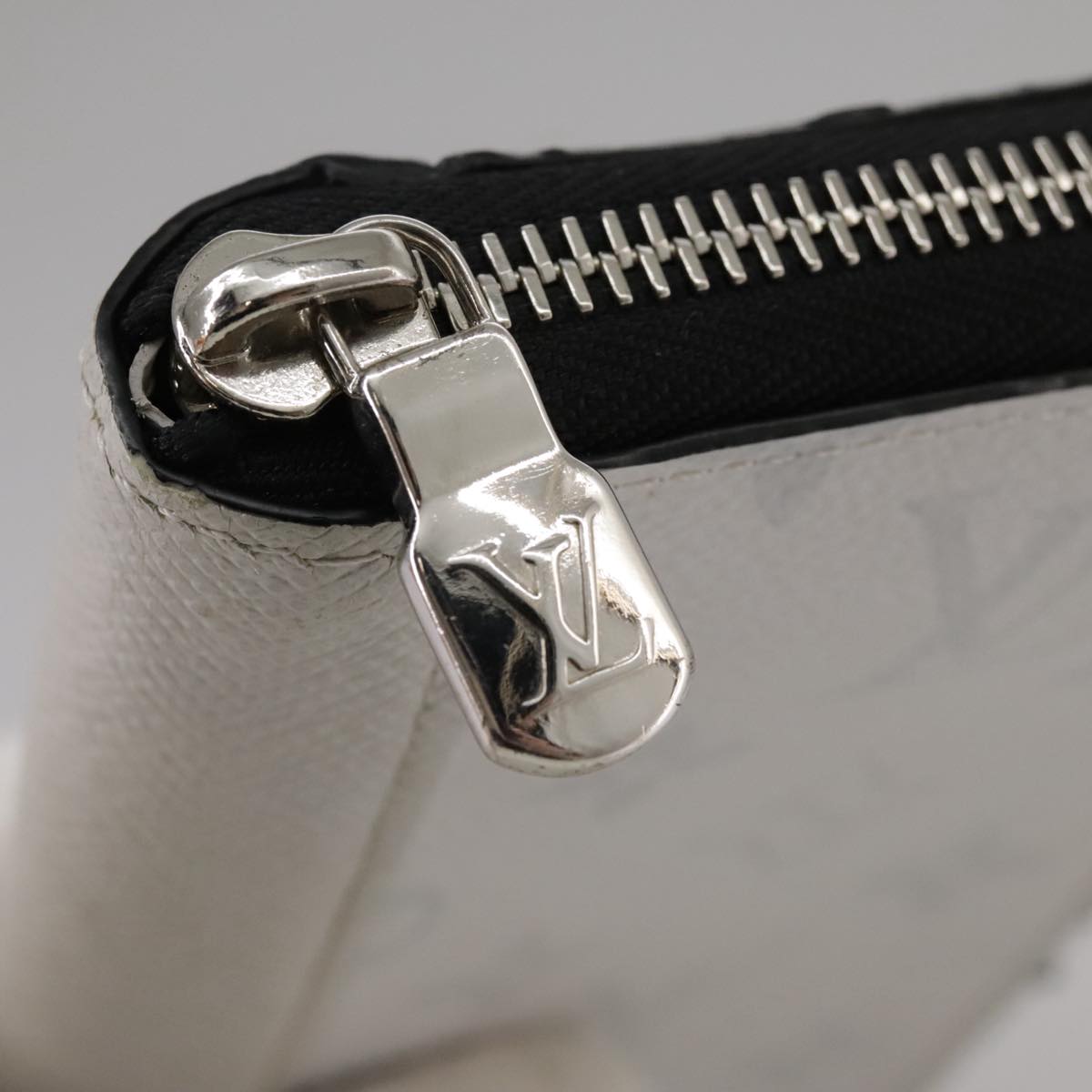 LOUIS VUITTON Taigalama Zippy Wallet Vertical Wallet White M30446 LV Auth am7452