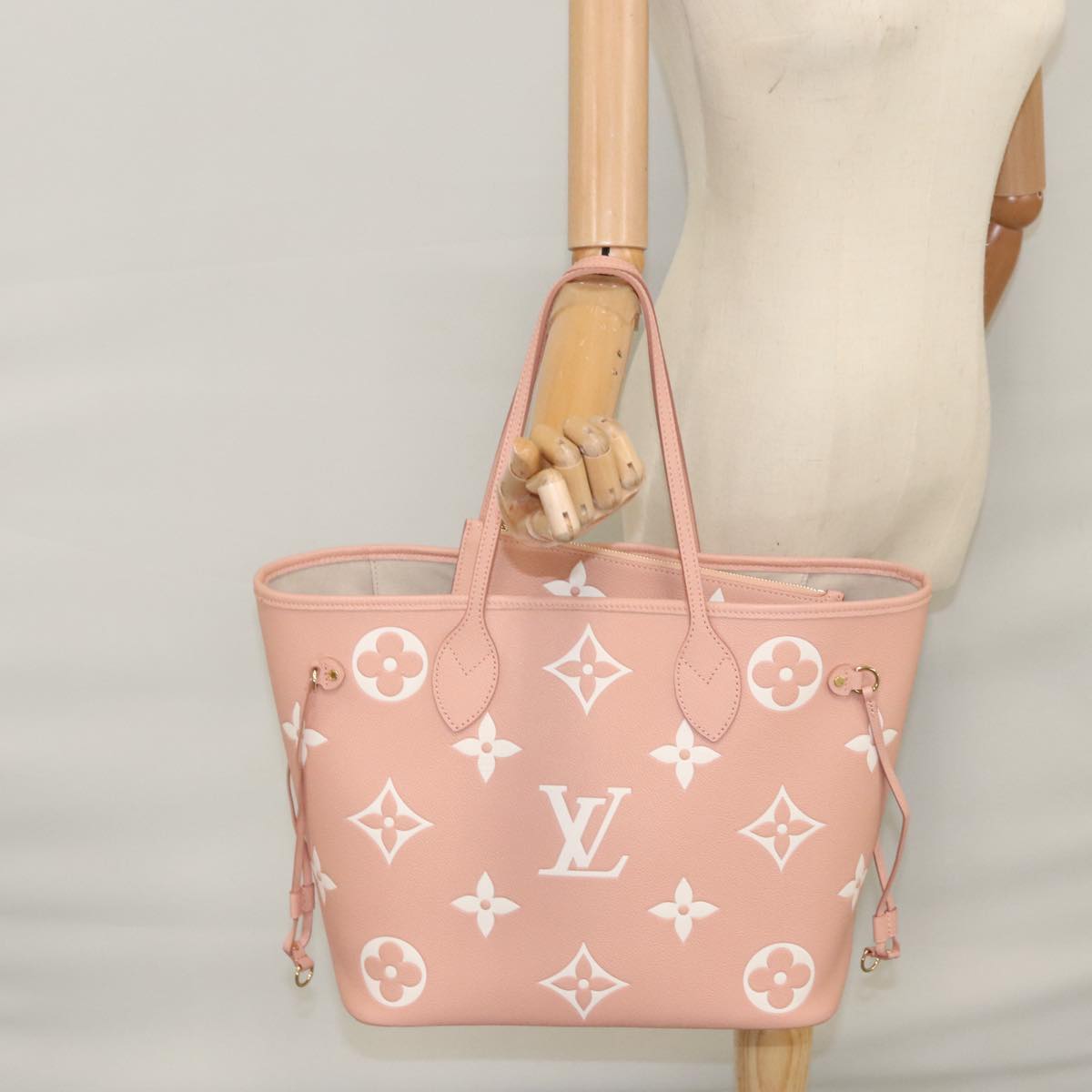 LOUIS VUITTON Monogram Empreinte Giant Neverfull MM Bag Pink M46329 Auth am7504A