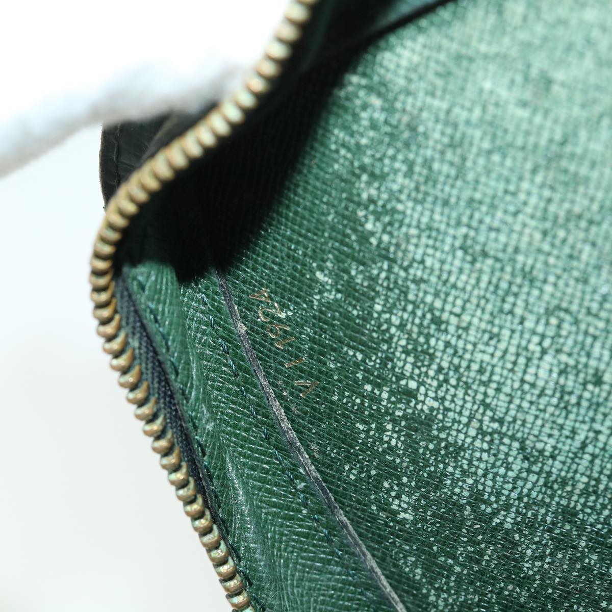 LOUIS VUITTON Taiga Baikal Clutch Bag Epicea M30184 LV Auth ar10169B