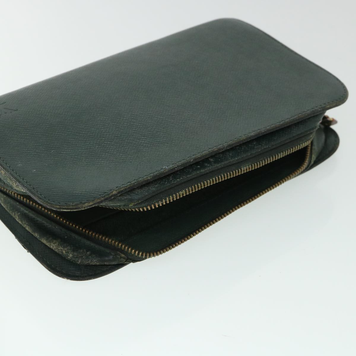 LOUIS VUITTON Taiga Baikal Clutch Bag Epicea M30184 LV Auth ar10169B