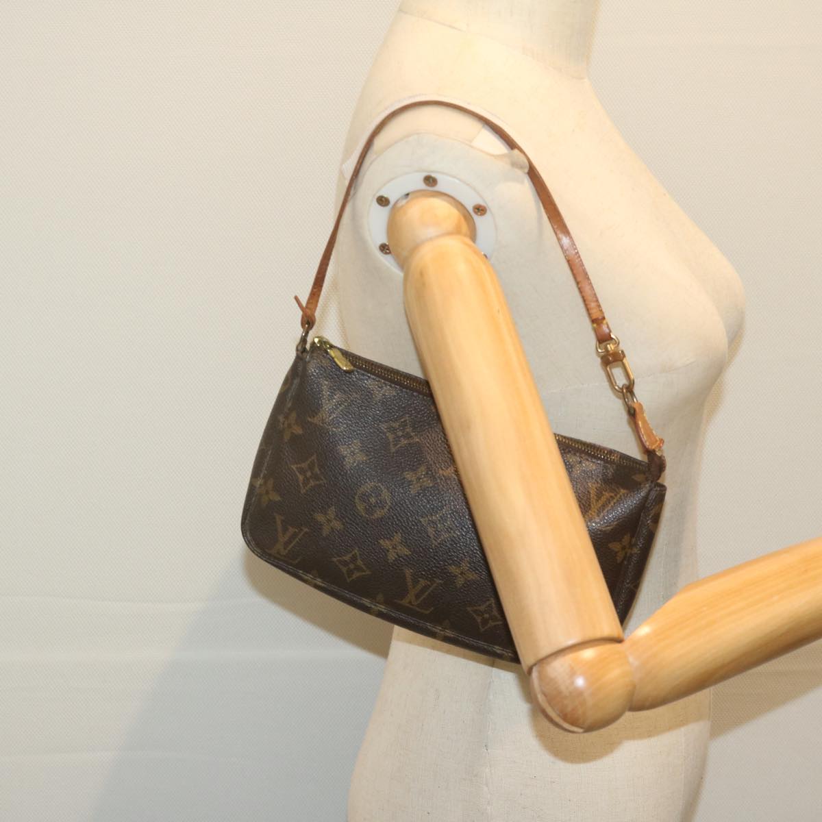 LOUIS VUITTON Monogram Pochette Accessoires Pouch M51980 LV Auth ar10975B