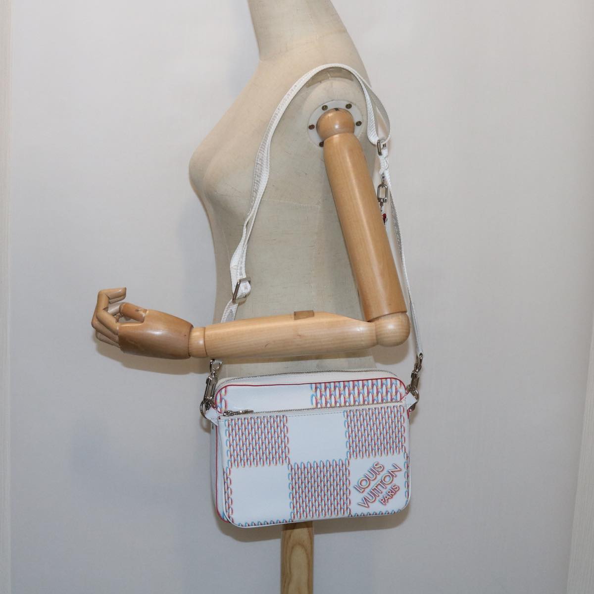 LOUIS VUITTON Damier Giant Spray Trio Messenger Bag White M20665 Auth ar11066SM