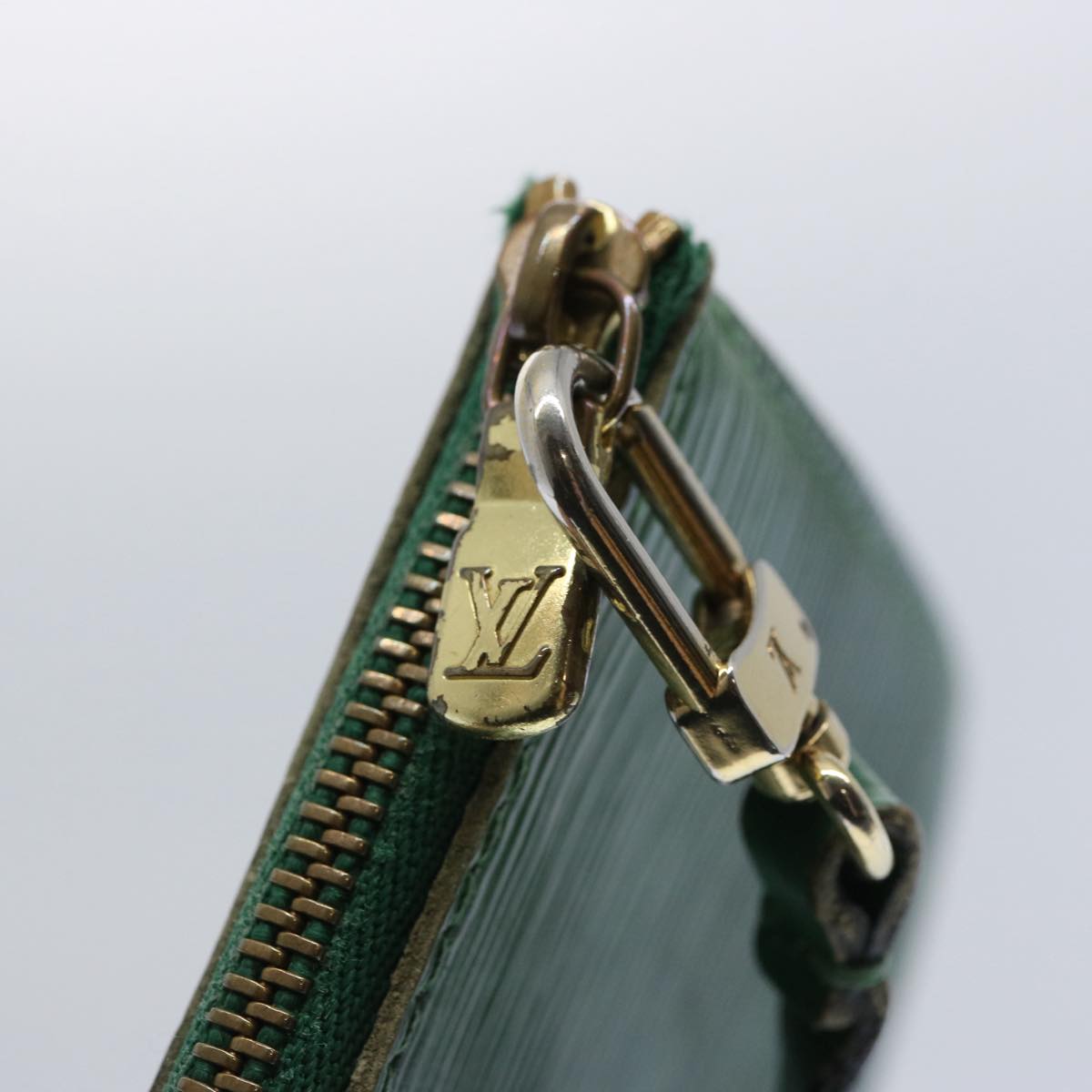 LOUIS VUITTON Epi Pochette Accessoires Pouch Vintage Green M52984 Auth ar11170B