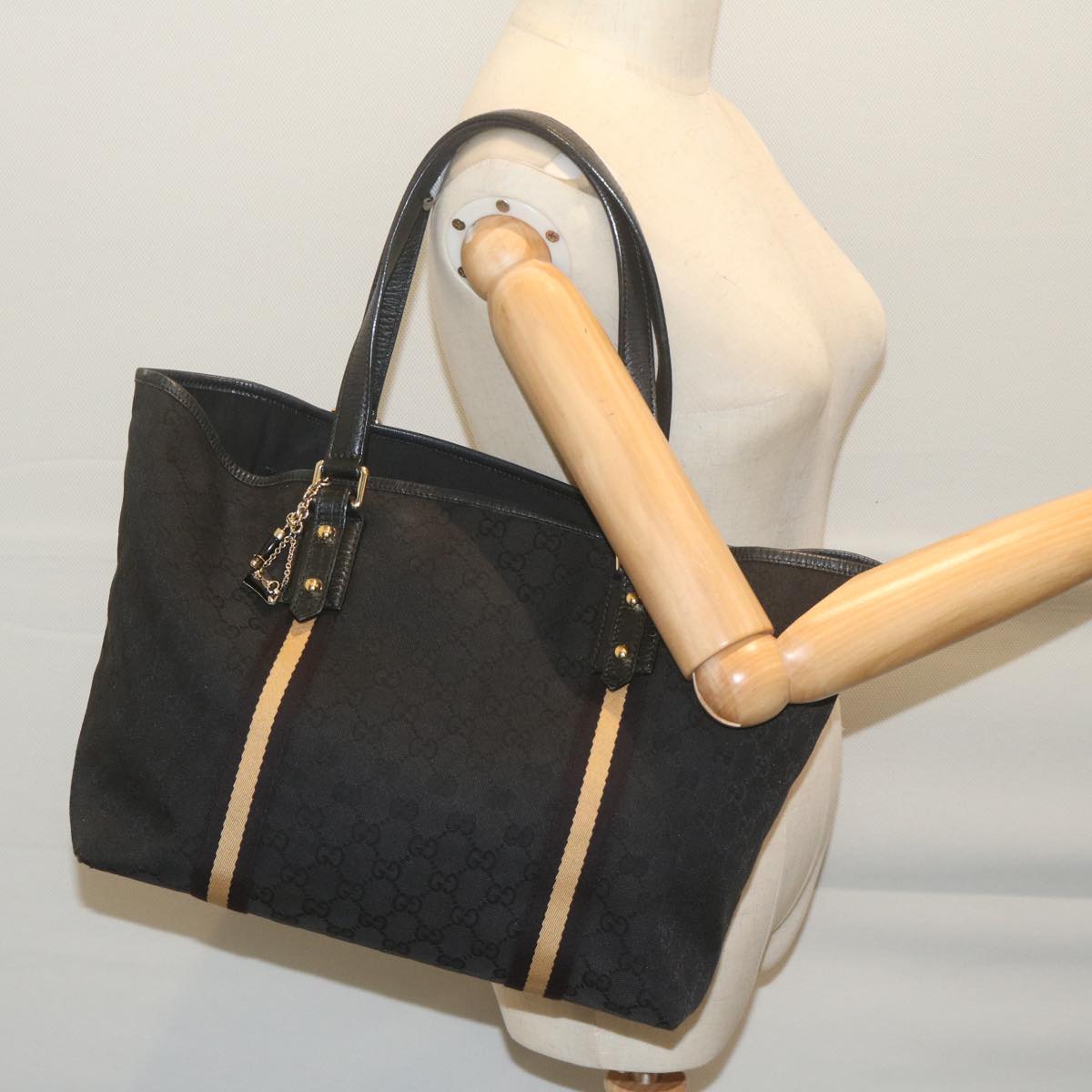 GUCCI GG Canvas Sherry Line Tote Bag Black Gold Auth ar11301