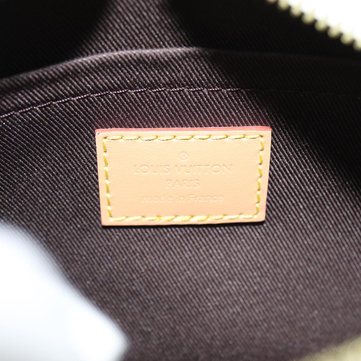 LOUIS VUITTON Craggy Envelope Messenger Isetan Open Only M25408 LV Auth ar12010SM