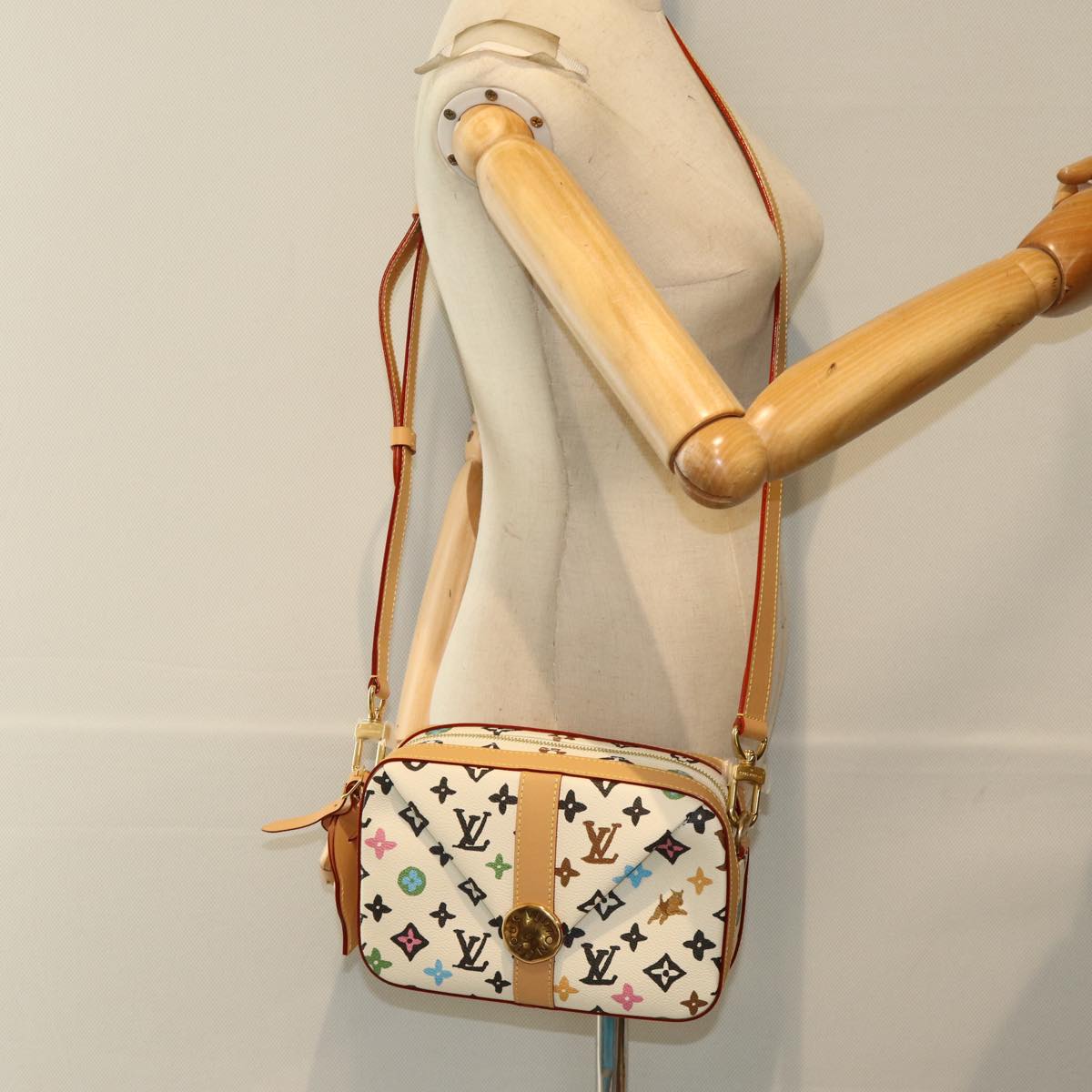 LOUIS VUITTON Craggy Envelope Messenger Isetan Open Only M25408 LV Auth ar12010SM