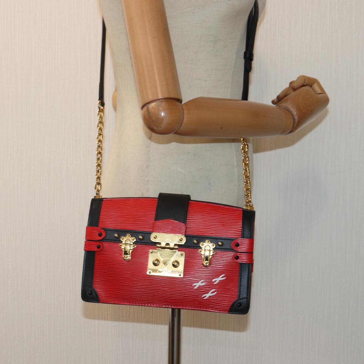 LOUIS VUITTON Epi Trunk Clutch Shoulder Bag Red Black M51697 LV Auth ar12517A