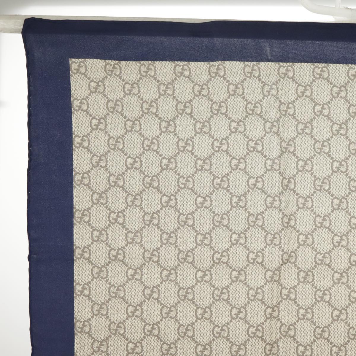 GUCCI Scarf Silk Beige Navy Auth ar12889