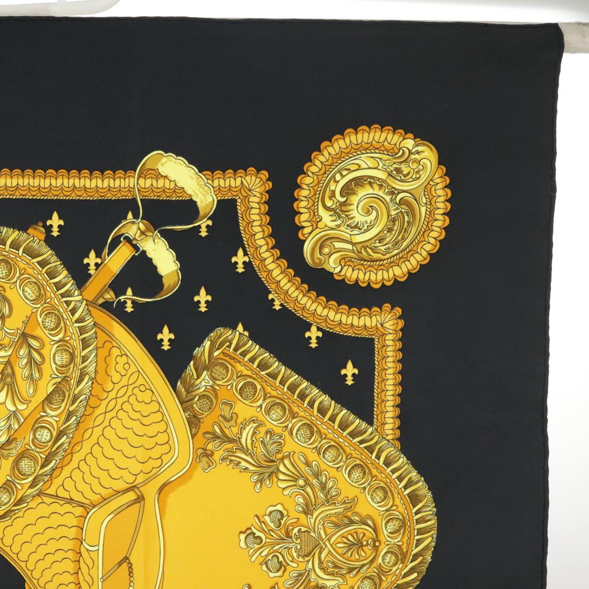 HERMES Carre 90 Scarf ""SELLES A HOUSSE"" Silk Black Yellow Auth ar12890