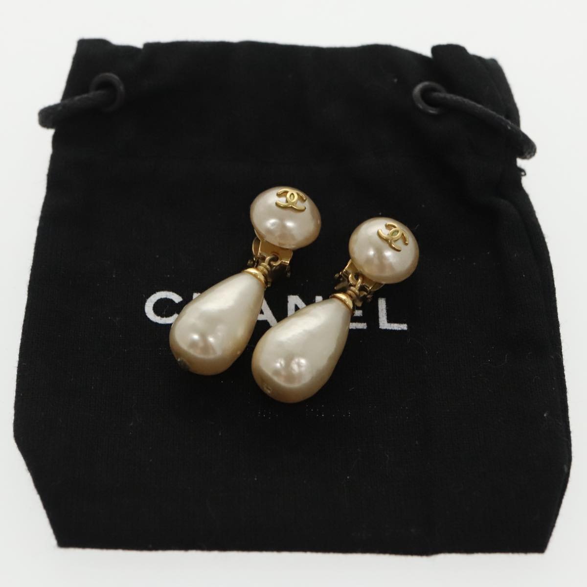 CHANEL Pearl Earring metal White CC Auth ar12918