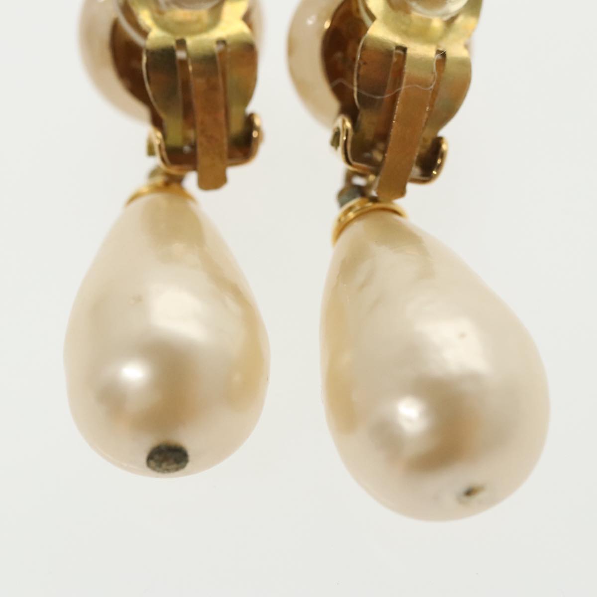 CHANEL Pearl Earring metal White CC Auth ar12918