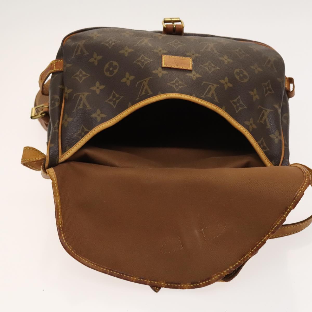 LOUIS VUITTON Monogram Saumur 30 Shoulder Bag M42256 LV Auth ar13526