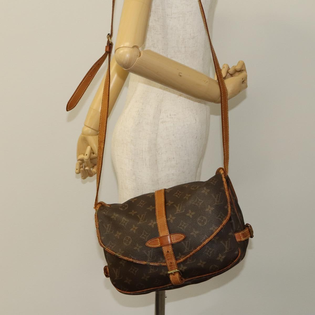 LOUIS VUITTON Monogram Saumur 30 Shoulder Bag M42256 LV Auth ar13526