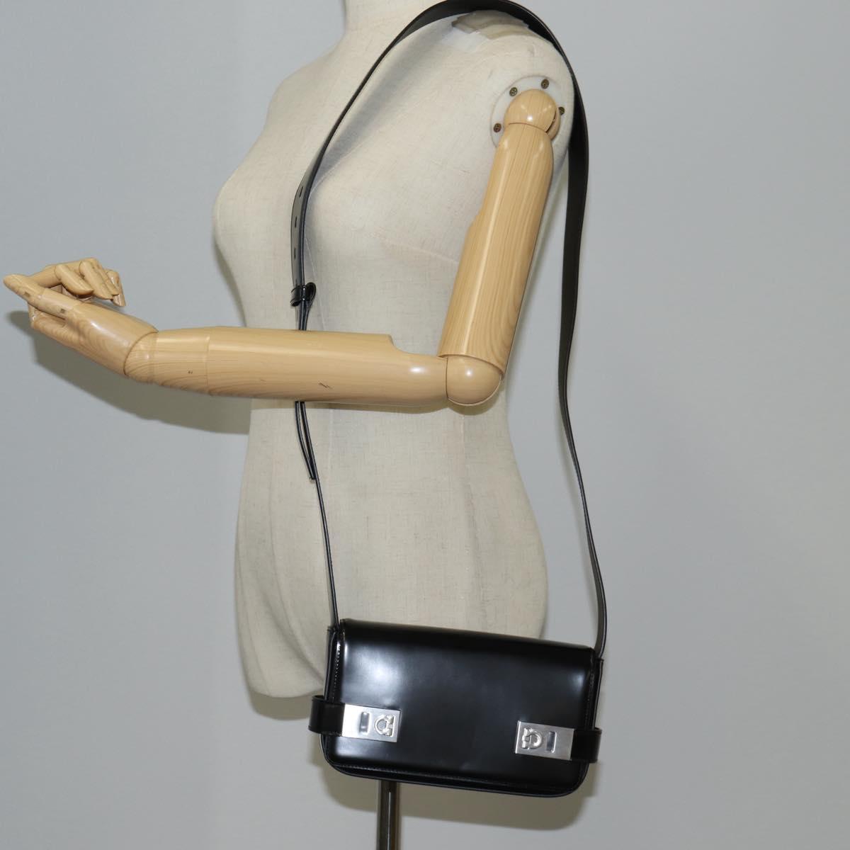 Salvatore Ferragamo Gancini Shoulder Bag Patent leather Black Auth ar13607A