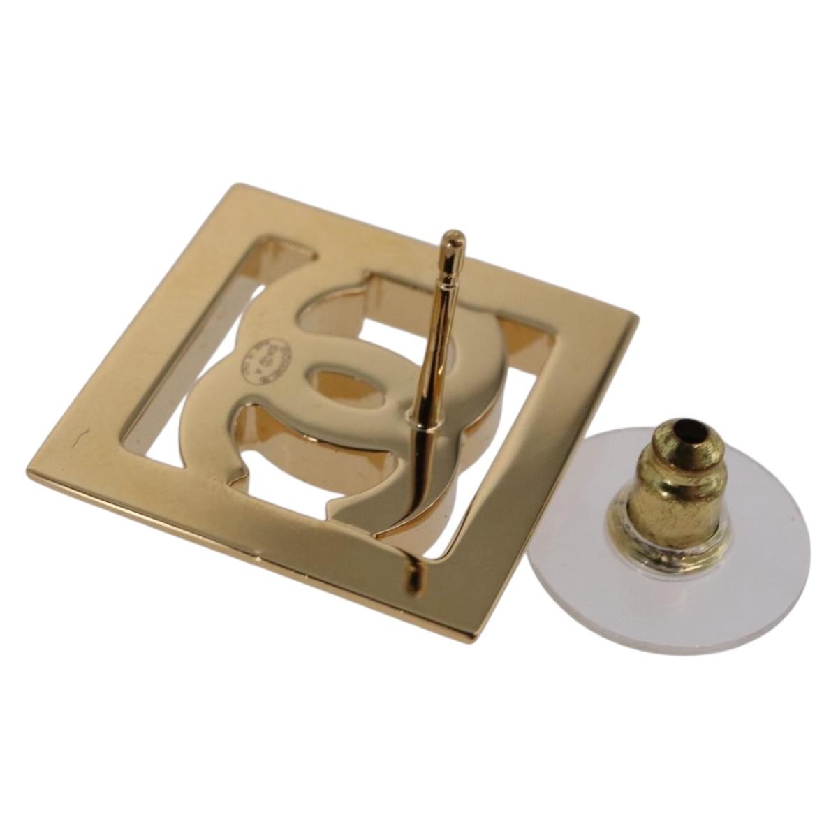 CHANEL Earring Metal Gold Tone White CC Auth ar14117M