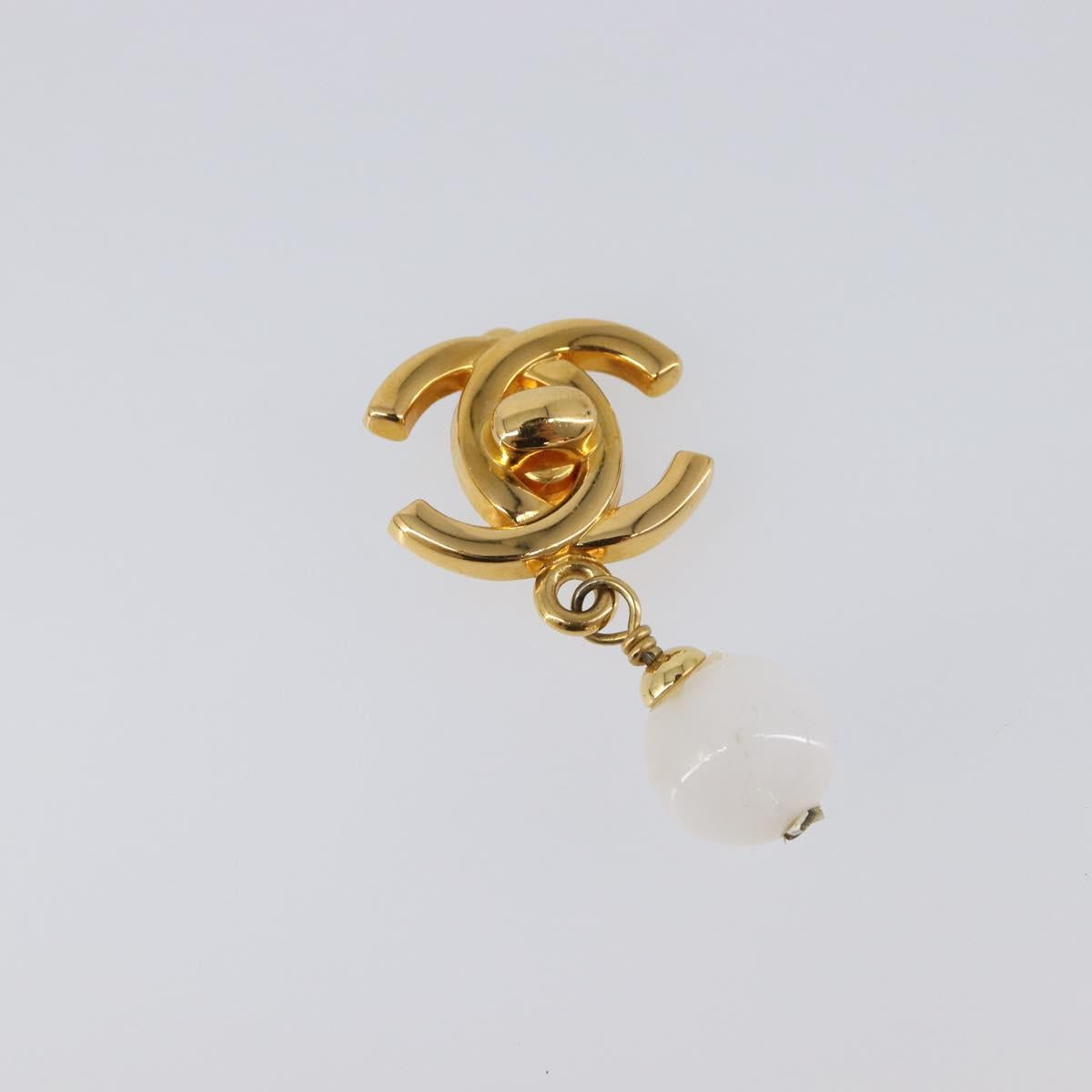 CHANEL Earring Metal Gold Tone White CC Auth ar14207